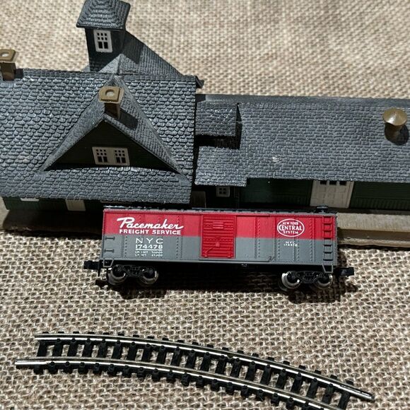 Atlas NScale pacemaker Freight Service Boxcar, 174478 - Picture 4 of 6